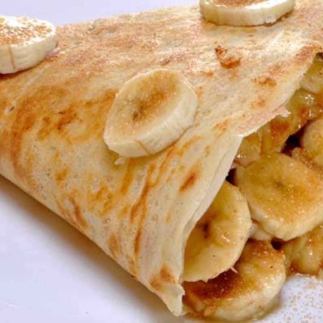 Crepe doce de banana com canela